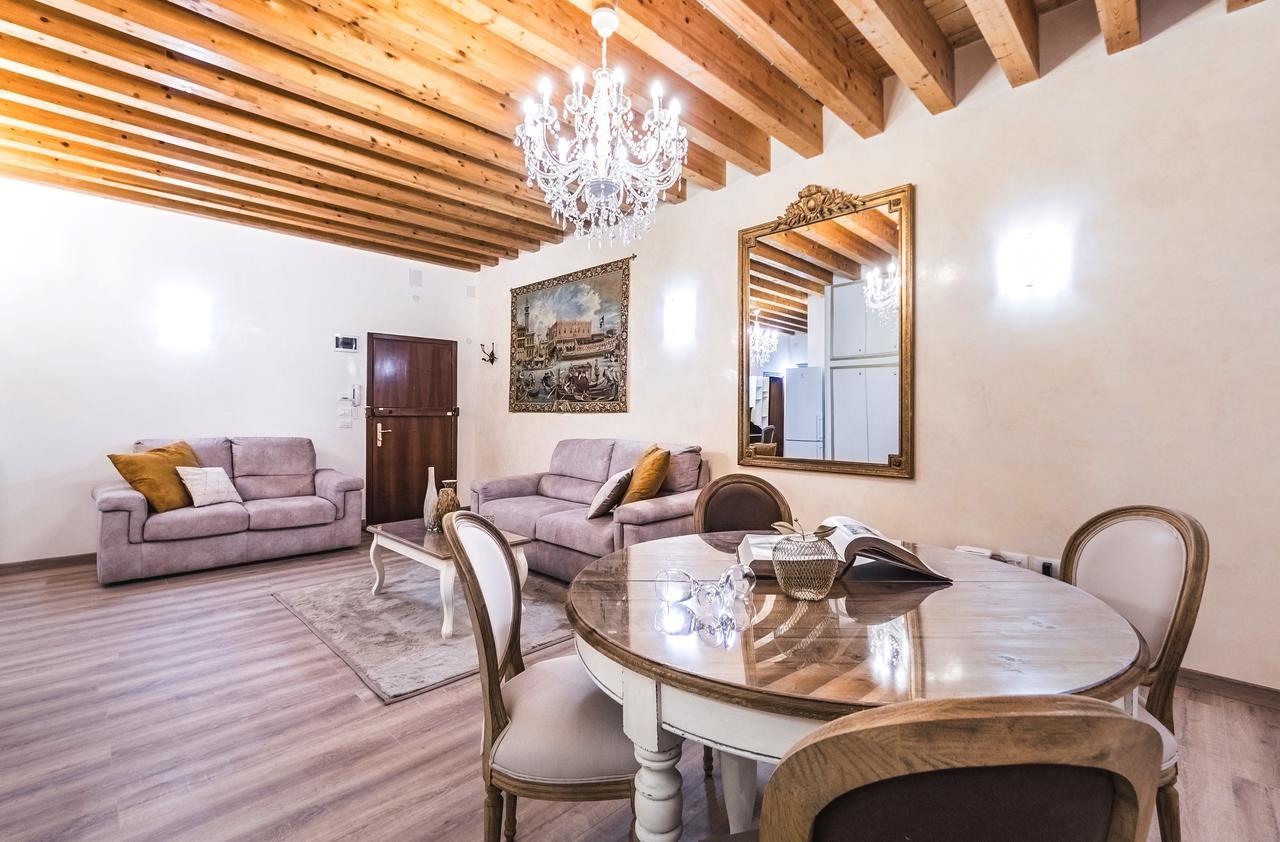 Ca' Teatro Vecchio Appartement Venetië Buitenkant foto